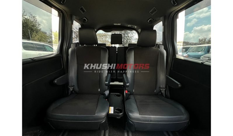 
Toyota NOAH 2017 full									