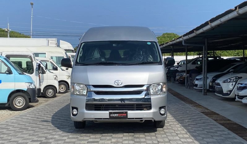 
Toyota Hiace Commuter 2017 full									