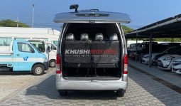 Toyota Hiace Commuter 2017 full