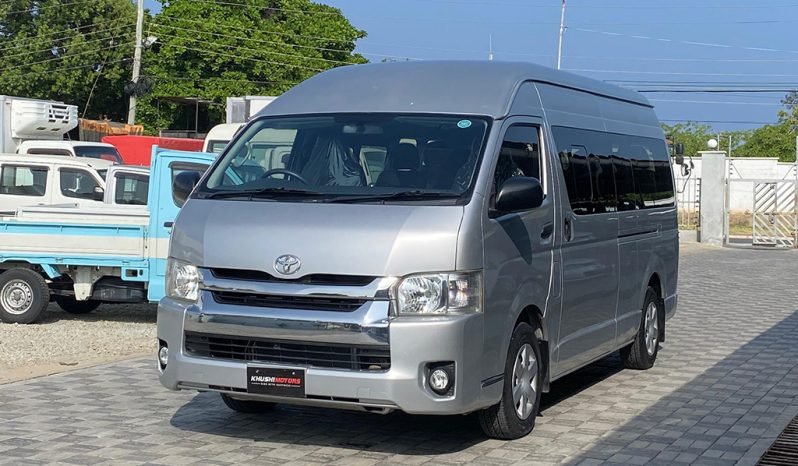 
Toyota Hiace Commuter 2017 full									