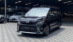 Toyota Voxy 2017 full