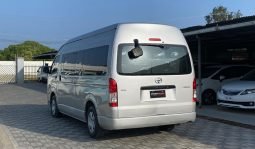 Toyota Hiace Commuter 2017 full