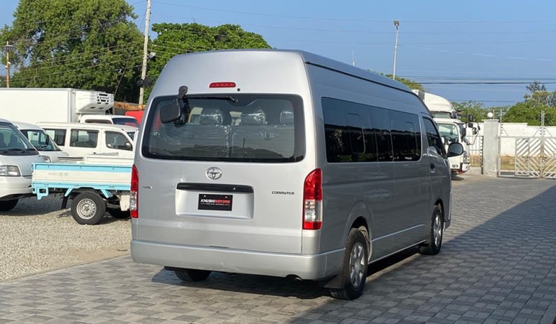 
Toyota Hiace Commuter 2017 full									