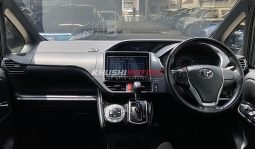 Toyota Voxy 2017 full