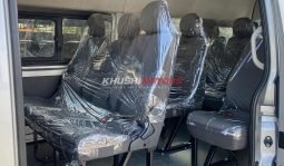 Toyota Hiace Commuter 2017 full