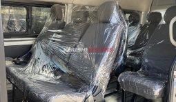 Toyota Hiace Commuter 2017 full