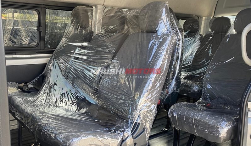 
Toyota Hiace Commuter 2017 full									