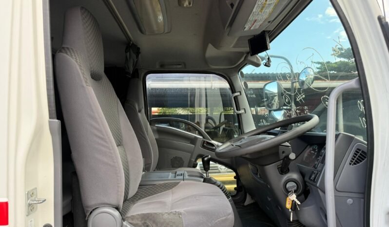 
Isuzu Forward Freezer 2019 full									