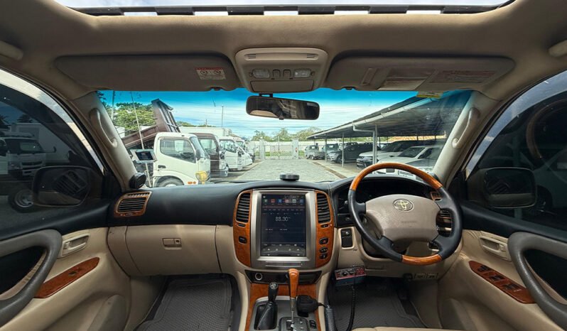 
Toyota Land Cruiser VX V8 2006 full									