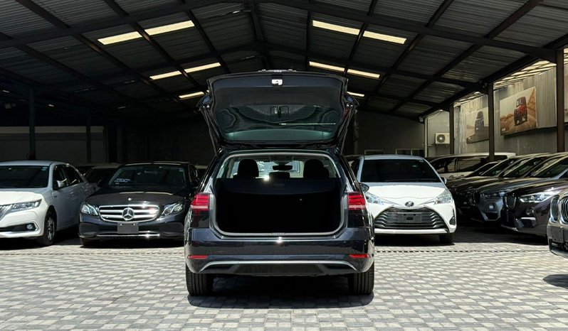 Volkswagen Golf Variant 2018 full