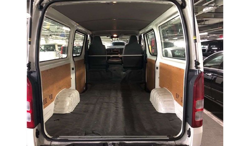 Toyota Hiace 2018 full
