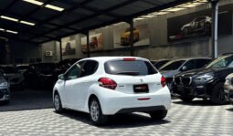 Peugeot 208 2018 full