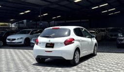Peugeot 208 2018 full