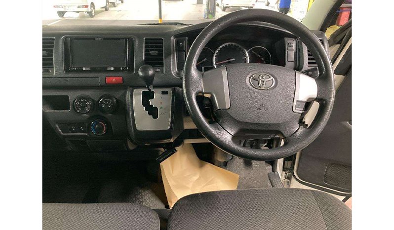 Toyota Hiace 2018 full