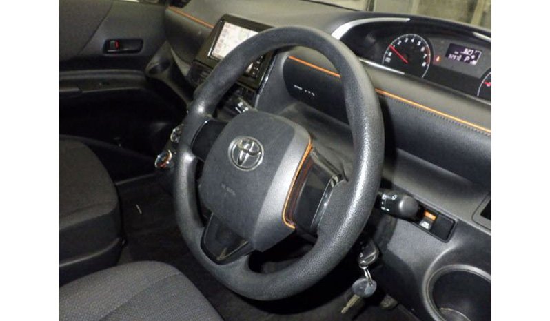 Toyota Sienta 2018 full