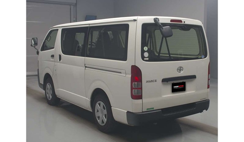 Toyota Hiace 2018 full