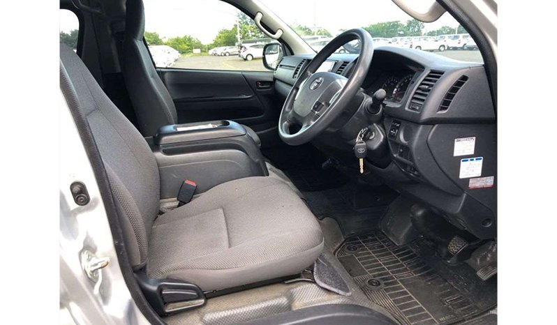 Toyota Hiace 2018 full