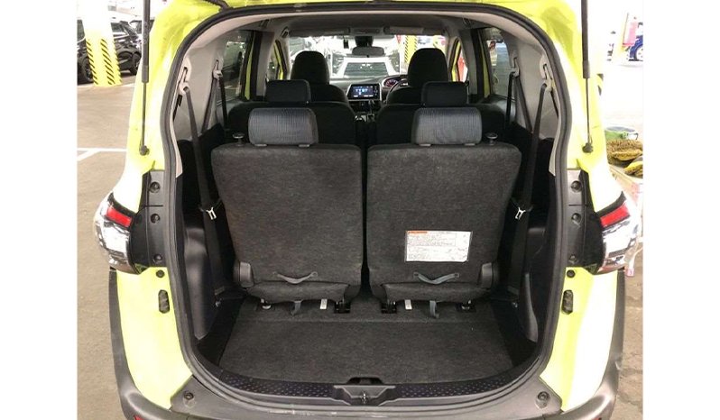 Toyota Sienta 2018 full