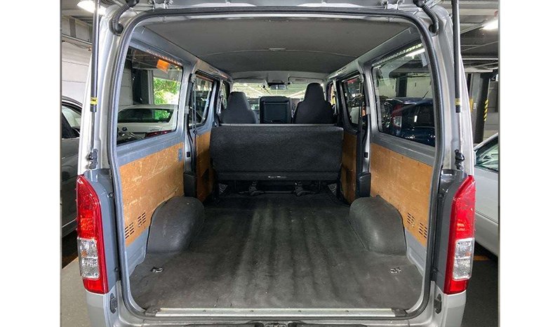 Toyota Hiace 2018 full