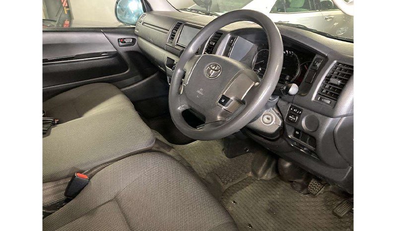 Toyota Hiace 2018 full