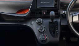 
Toyota Sienta 2018 full									