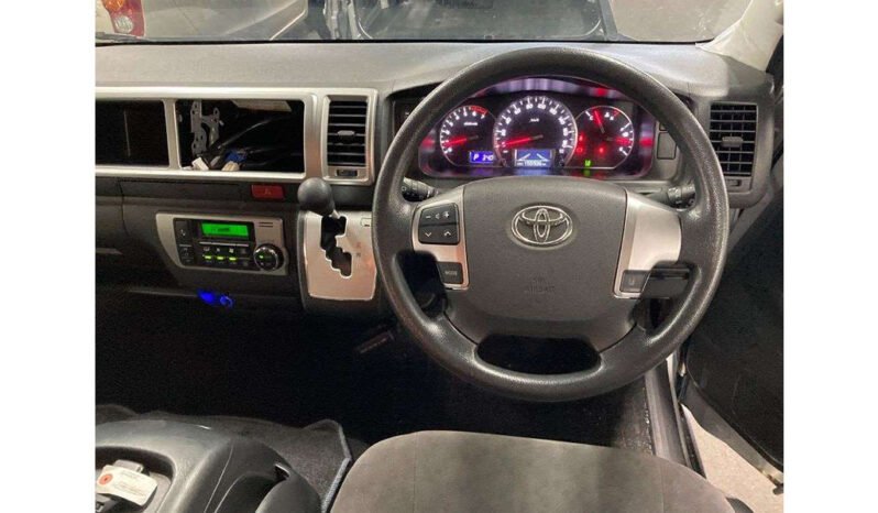 Toyota Hiace 2018 full