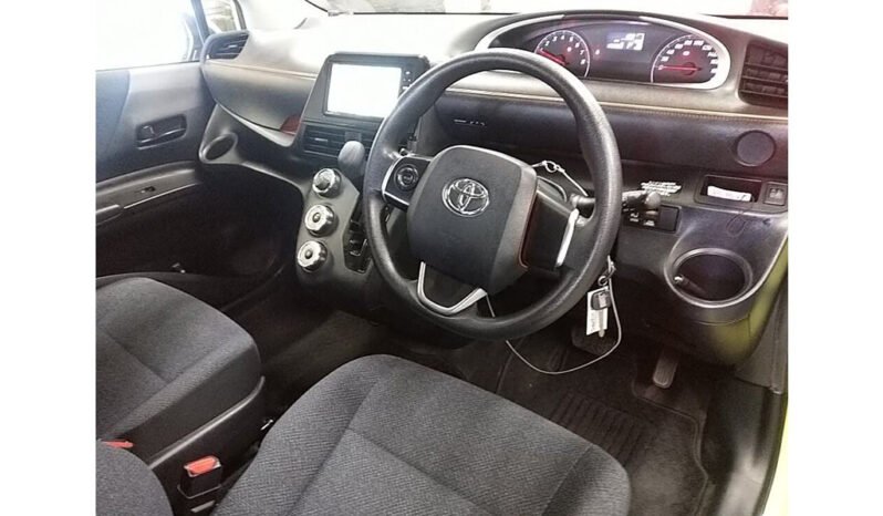 Toyota Sienta 2018 full