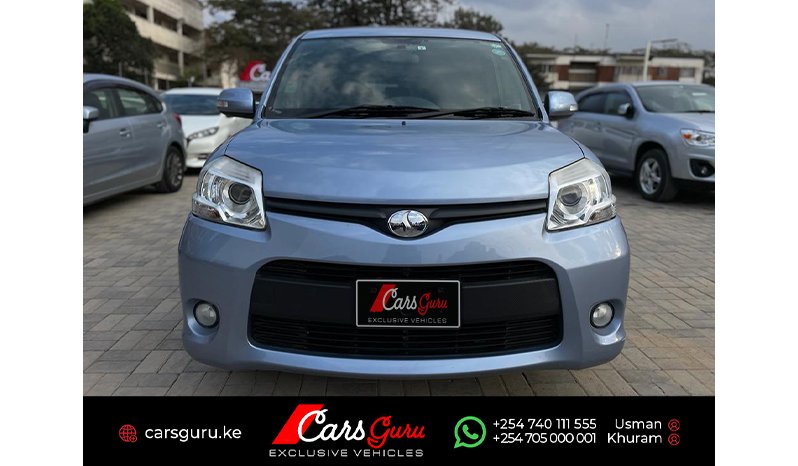   Toyota Sienta 2015