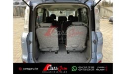 
										  Toyota Sienta 2015 full									