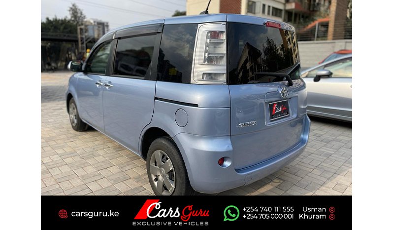   Toyota Sienta 2015