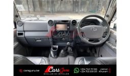 
										 Toyota Land cruiser Pickup 2015 full									