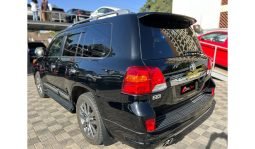 
										Toyota Land cruiser V8 2015 full									