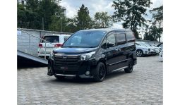 
										Toyota NOAH 2017 full									