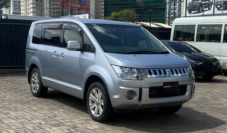 
								Mitsubishi Delica D5 2017 full									