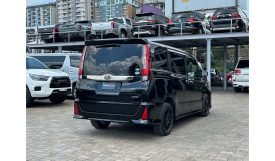 Toyota NOAH 2017