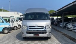 
										Toyota Hiace Commuter 2017 full									