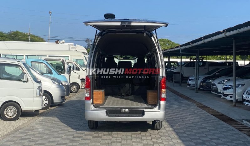 
								Toyota Hiace 2017 full									