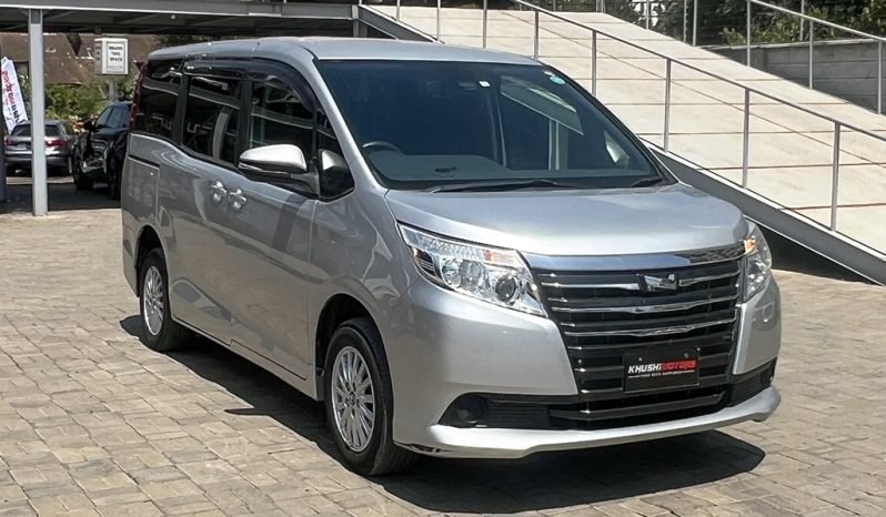 
								Toyota Noah 2017 full									