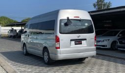 
										Toyota Hiace Commuter 2017 full									