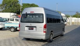 
										Toyota Hiace Commuter 2017 full									