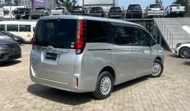 Toyota Noah 2017