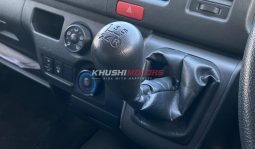 
										Toyota Hiace Commuter 2017 full									