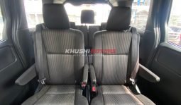 
										Toyota Voxy 2017 full									