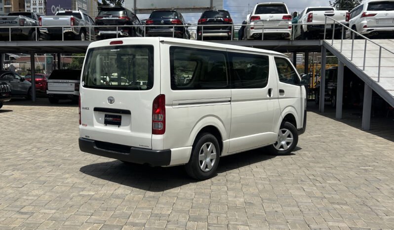 
								Toyota Hiace 2017 full									