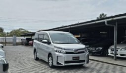 Toyota Voxy 2018