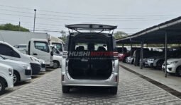 
										Toyota Voxy 2018 full									