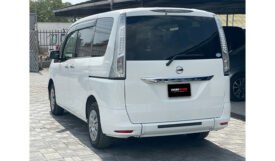 Nissan Serena 2015