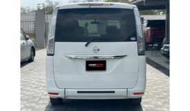 Nissan Serena 2015