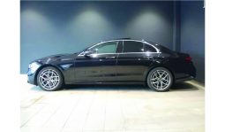 
Mercedes Benz E200 Sports Obsidian Black 2021 full									