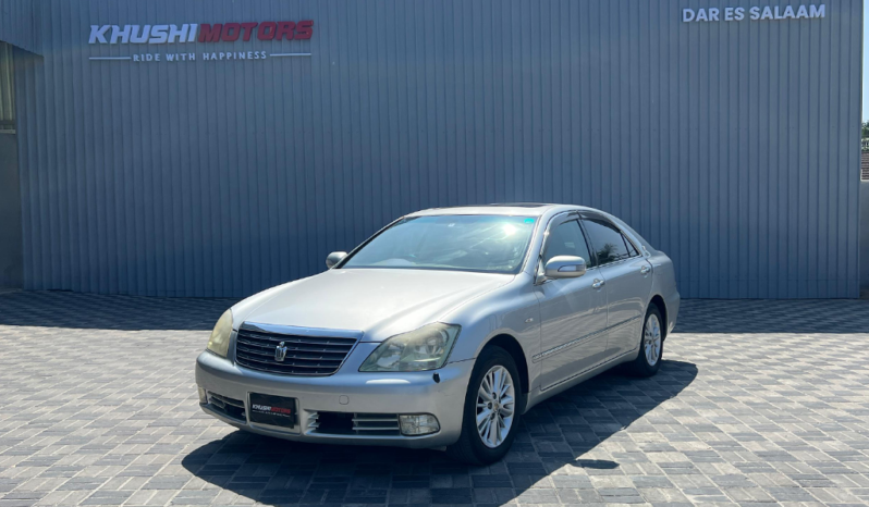 
 Toyota Crown Royal saloon 2004 full									